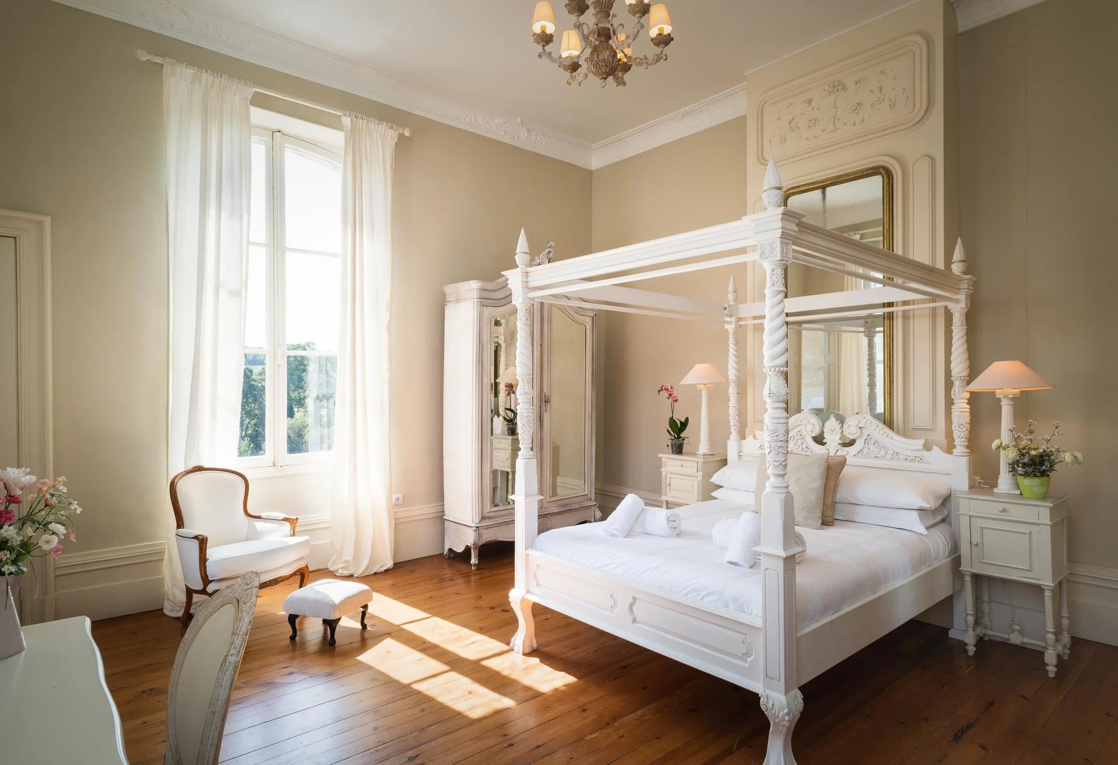 A four-poster morning